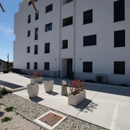 Ag With Balcony And Garage Zadar