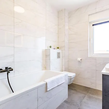 Ag With Balcony And Garage Apartamento *