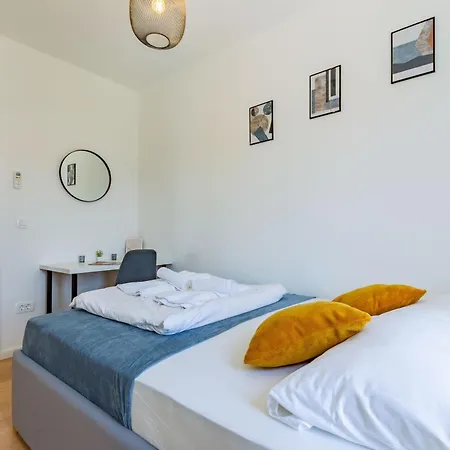 Ag With Balcony And Garage * Zadar