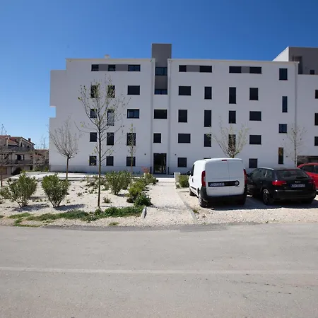 Ag With Balcony And Garage Apartamento