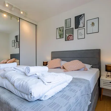 Ag With Balcony And Garage Apartamento