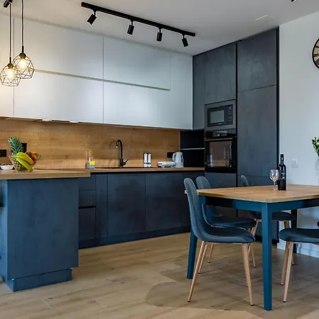 Ag With Balcony And Garage Apartamento Zadar