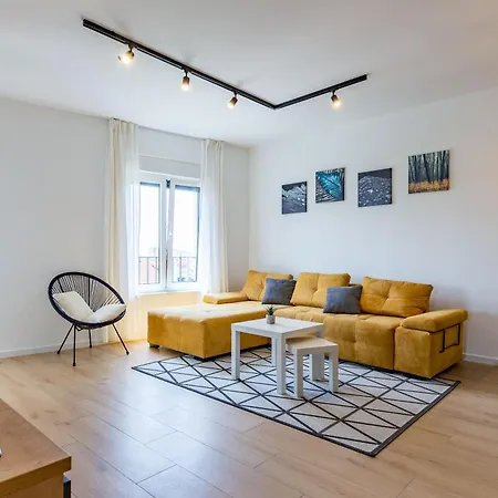 Ag With Balcony And Garage Apartamento *