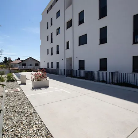 Apartmán Ag With Balcony And Garage Zadar