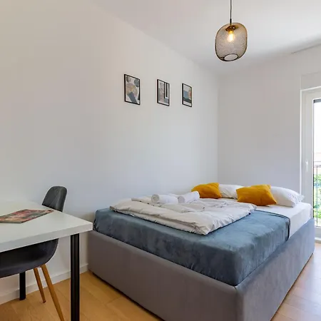 Ag With Balcony And Garage Apartmán Zadar