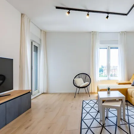Appartement Ag With Balcony And Garage Zadar
