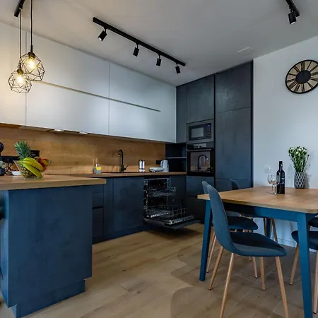 Ag With Balcony And Garage Zára