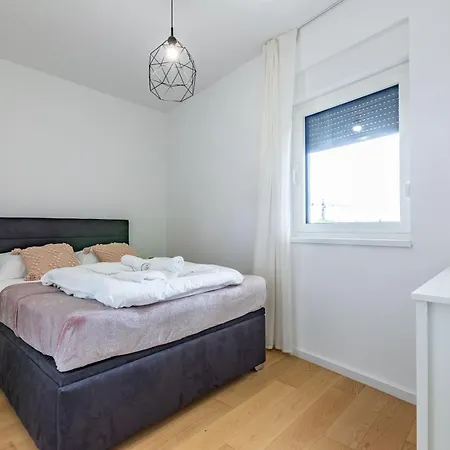 Apartmán Ag With Balcony And Garage Zadar