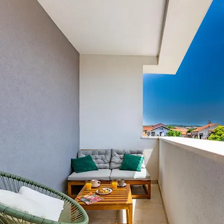 Ag With Balcony And Garage Zadar