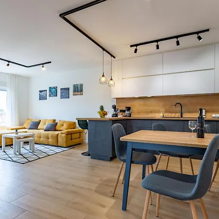 Ag With Balcony And Garage * Zadar